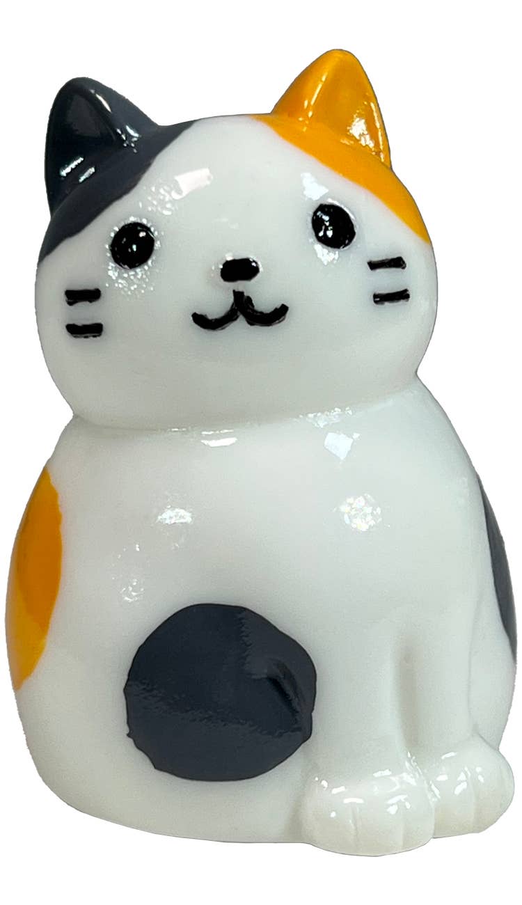 This trio of sweet Kitty Kat Lip Balms are purrrrrrfect for keeping your lips fresh and smooth! Material: ABS Packaging: Display Assortment of 3 Styles: White Cat, Black Cat, and Calico Cat