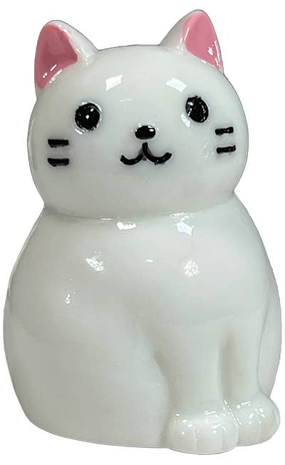 This trio of sweet Kitty Kat Lip Balms are purrrrrrfect for keeping your lips fresh and smooth! Material: ABS Packaging: Display Assortment of 3 Styles: White Cat, Black Cat, and Calico Cat