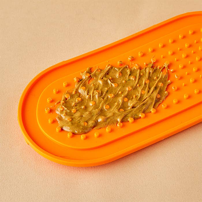 4oz Dog Calming Butter + Oval Lick Mat